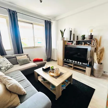 2 Bedroom In Suquet - Private Parking, Walk To Palais & Beaches *