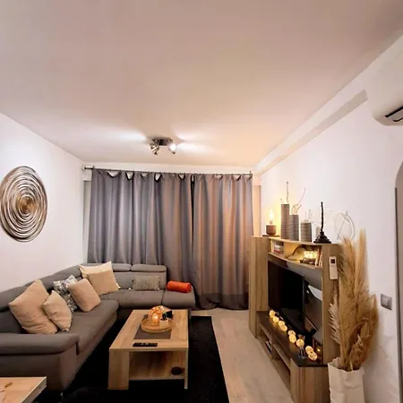 2 Bedroom In Suquet - Private Parking, Walk To Palais & Beaches *