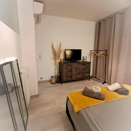 Appartement 2 Bedroom In Suquet - Private Parking, Walk To Palais & Beaches