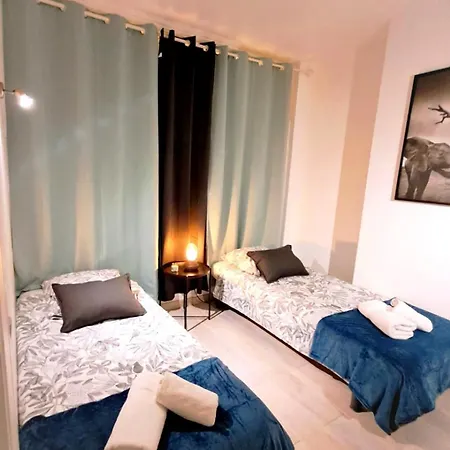 2 Bedroom In Suquet - Private Parking, Walk To Palais & Beaches *
