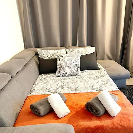 2 Bedroom In Suquet - Private Parking, Walk To Palais & Beaches *