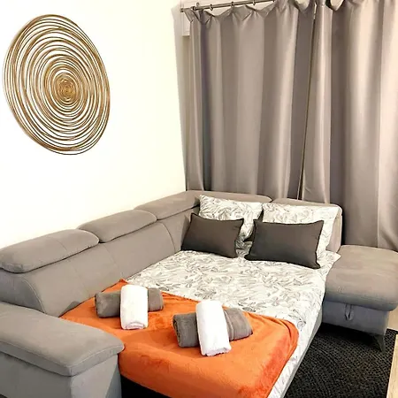 2 Bedroom In Suquet - Private Parking, Walk To Palais & Beaches