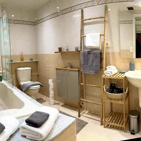 2 Bedroom In Suquet - Private Parking, Walk To Palais & Beaches Appartement