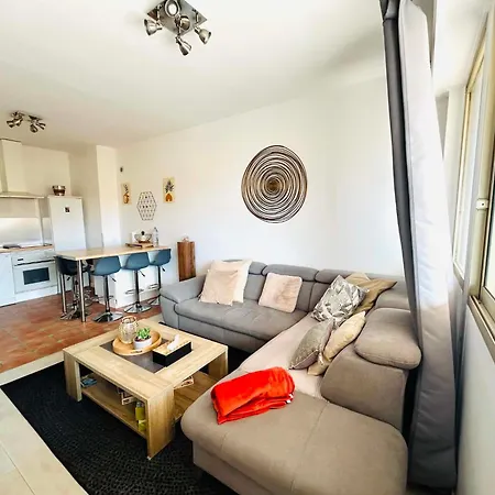 2 Bedroom In Suquet - Private Parking, Walk To Palais & Beaches Appartement Cannes