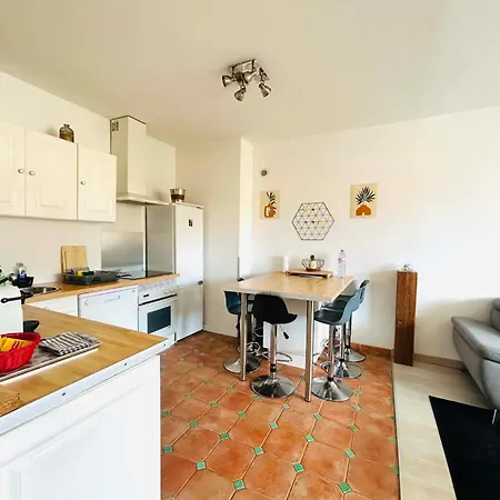 2 Bedroom In Suquet - Private Parking, Walk To Palais & Beaches Appartement