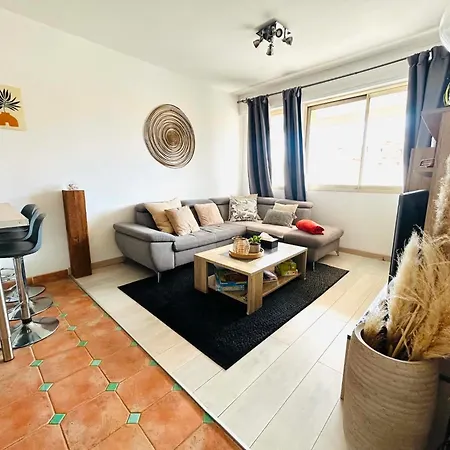 2 Bedroom In Suquet - Private Parking, Walk To Palais & Beaches Appartement Cannes