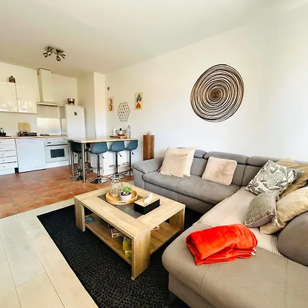 2 Bedroom In Suquet - Private Parking, Walk To Palais & Beaches *
