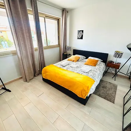 2 Bedroom In Suquet - Private Parking, Walk To Palais & Beaches Appartement