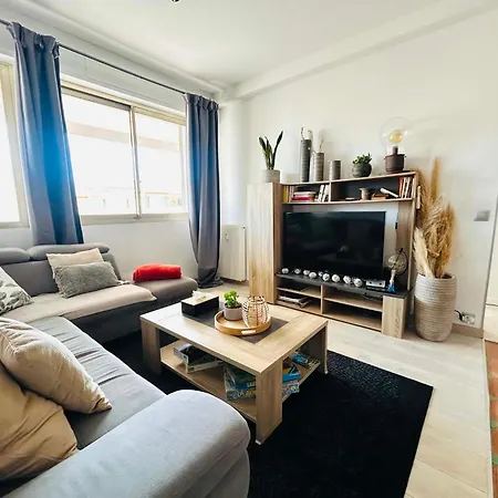2 Bedroom In Suquet - Private Parking, Walk To Palais & Beaches Appartement
