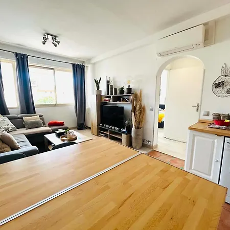 2 Bedroom In Suquet - Private Parking, Walk To Palais & Beaches Appartement Cannes